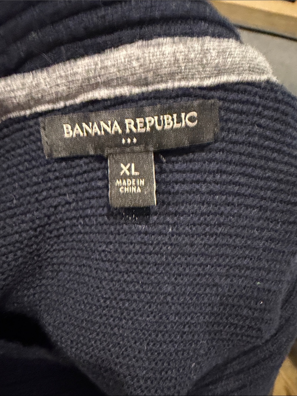 Banana Republic Men’s Navy Shawl Collar Sweater. XL.